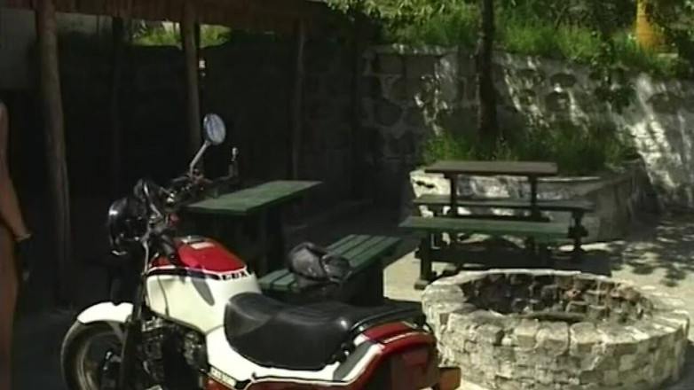 VHS-Vixxxen: Karısını Harley'de sikiyor