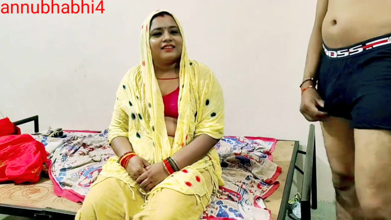 Annubhabhi4: Desi Bhabhi grannpojkens