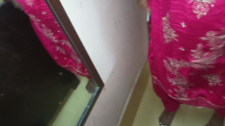 Hot poonam69: 義姉は義兄のものを取り、彼女のペニスにキスをしました