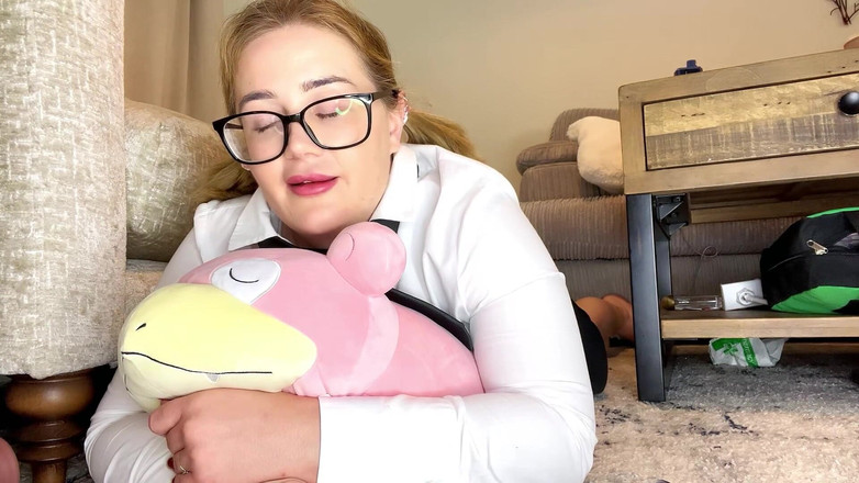 JessieHH: 대학 후 실험하는 새엄마에게 잡힌 배다른 남매