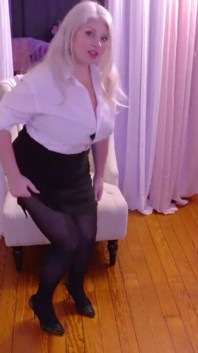 A Step-mothers Pantyhose Seduction: Nobody Turns You on More