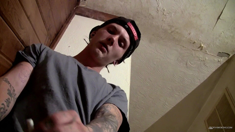 Boys Smoking: Kyd - fumando y