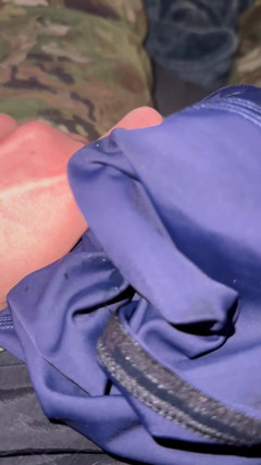 Gay Soldier Stuff: 교복을 입고 하드코어 자지를 따먹는 동안 사정 크기 12피트를 보여주는 육군 군인