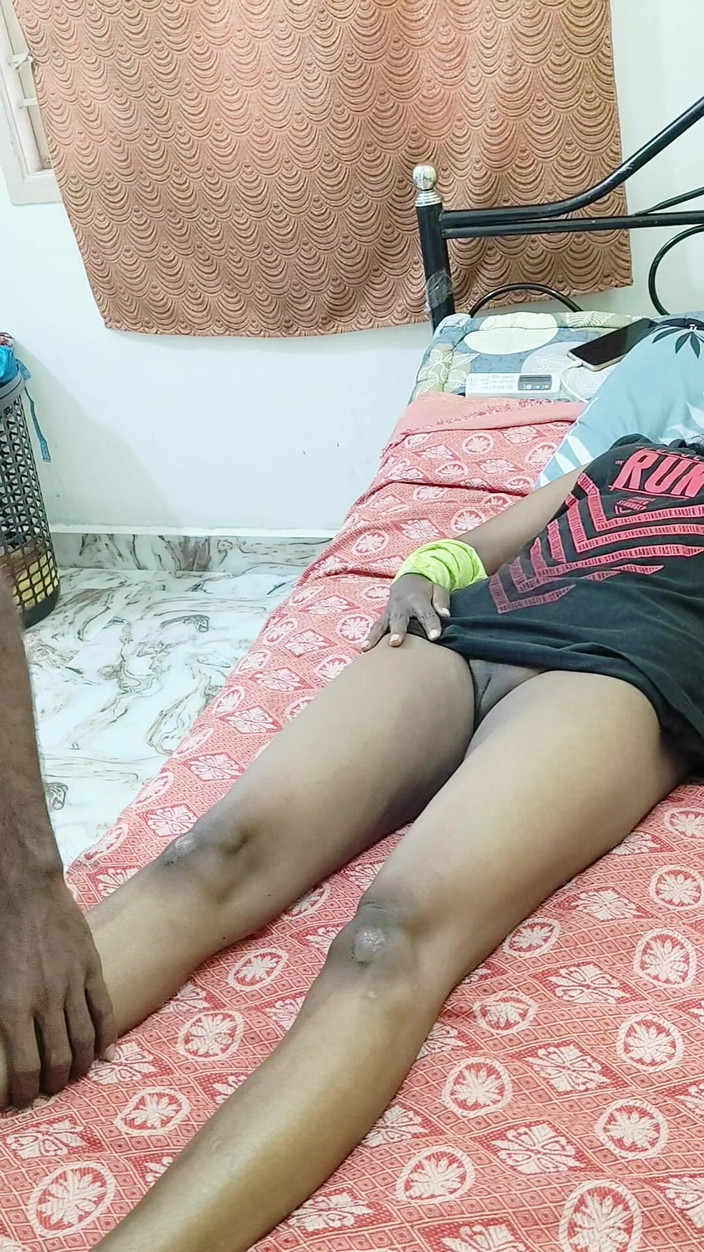 Thesana: Huấn luyện viên thể dục đụ người đẹp Tamil