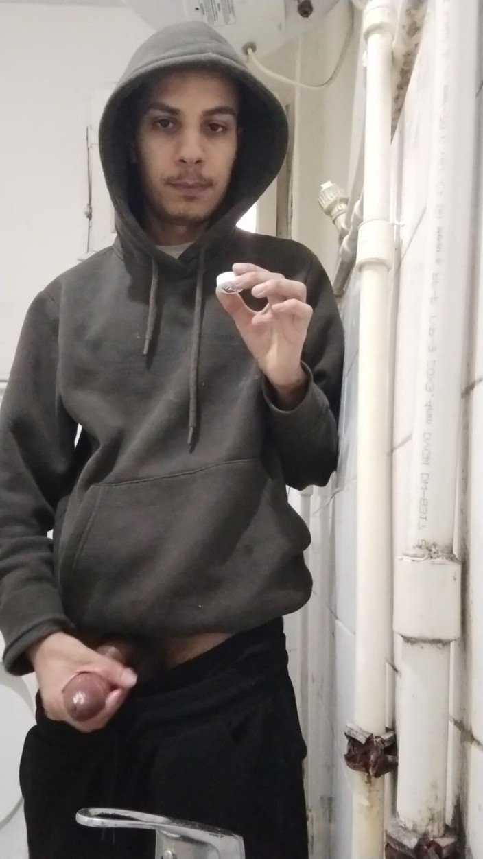 Zaid: En el baño de mi amigo, se masturbó con la...