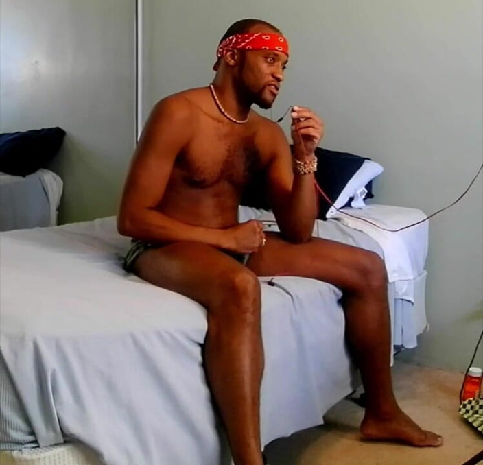Kennie Jai: ¡Las piernas se masturban!