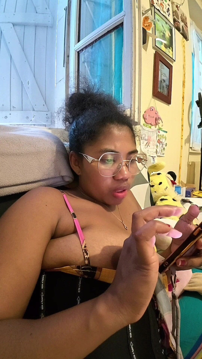 Belle: Relaxing Topless