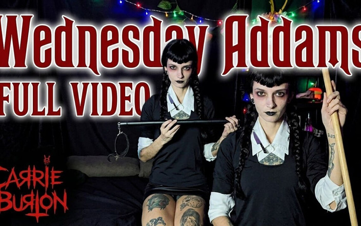 Cosplay burton studio: Wednesday Addams se joacă cu vaginul ei
