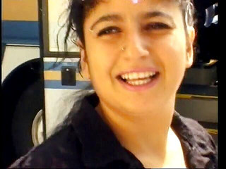 Hot Sex Party: 大屁股女郎的湿润阴户在卧室里被两只鸡巴狠操