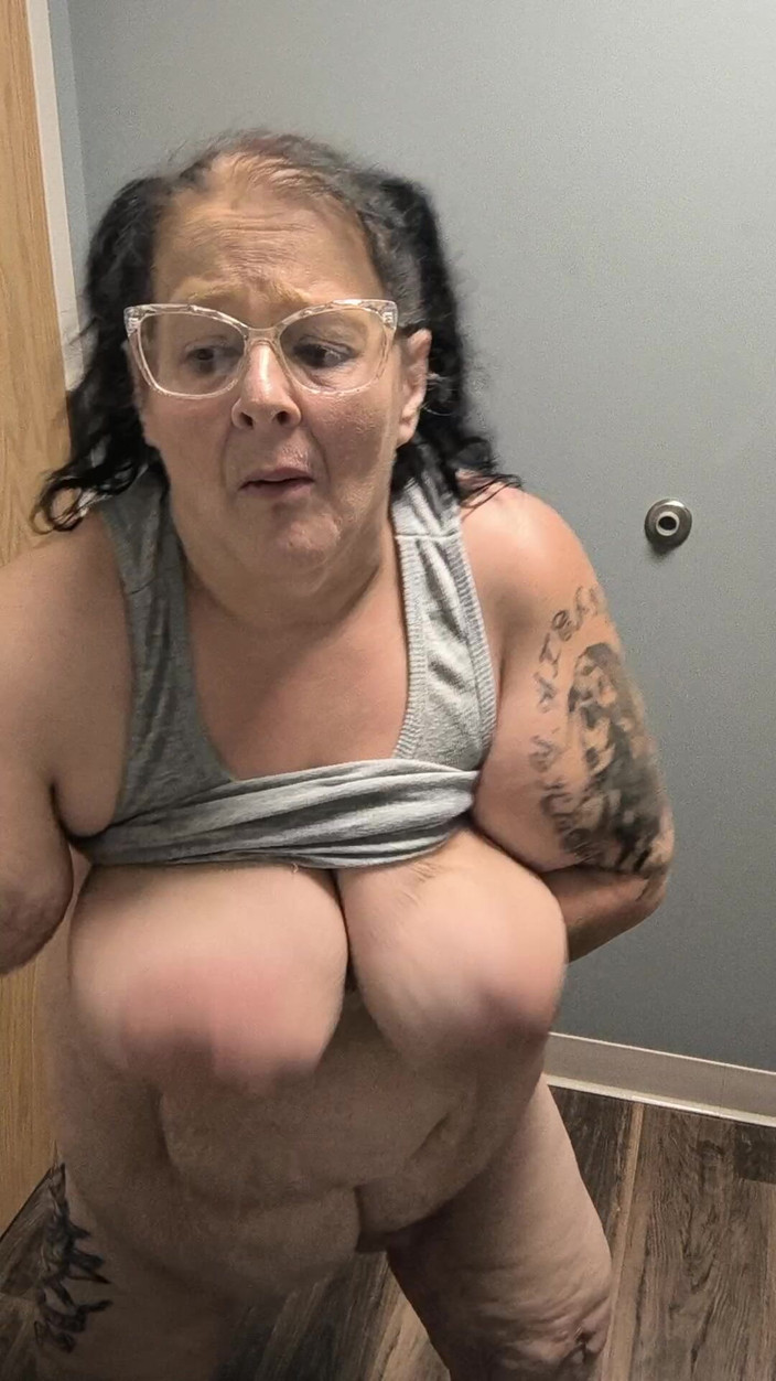 HerculesnVENUS: 她太该死的下流撸了她的阴蒂