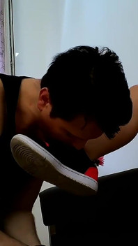 Slut Girl`s Shoe Cleaner!