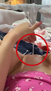 Sólo masturbuje mokrou kundičku