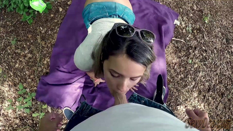 King of datass: Scopata pov all'aperto e pompino