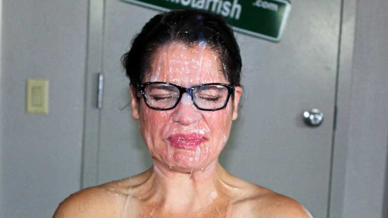 Sammi Starfish: Sollicitant enf bukkake