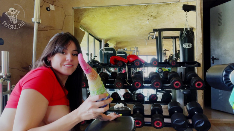 Pamsnusnu: 배드 드래곤으로 내 엉덩이를 조금 쭉 뻗어