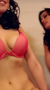 Jennifer White ve Audrey Noir bakış açısıyla çifte yarak emiyor
