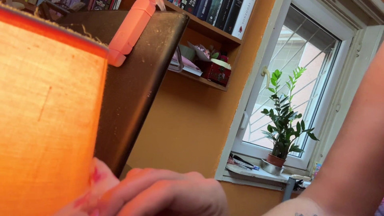Cuteblonde666: Amateur harig meisje naakt huishoudelijk werk sessie 1