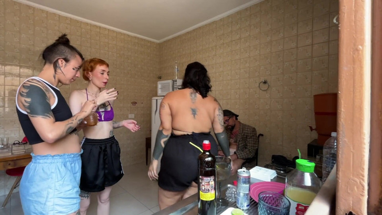 Quente club: Chubby Ha Chiamato Le Sue Amiche per Un Pomeriggio Di...