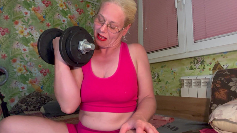 Putarankahotmilf: Soulèvement d’haltères, fétiche des bitseps, supplie de jouir