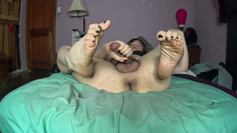 Miss Dimples: Ублажаю себя, показывая свою задницу и подошвы