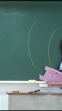 Pengajar wanita di pepek dan dubur menjilat sekolah latihan menunjukkan pepeknya kepada hamba supaya mereka boleh belajar anatominya