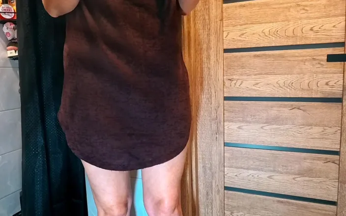 Roy1987: MILF Jerking off in the Toilet