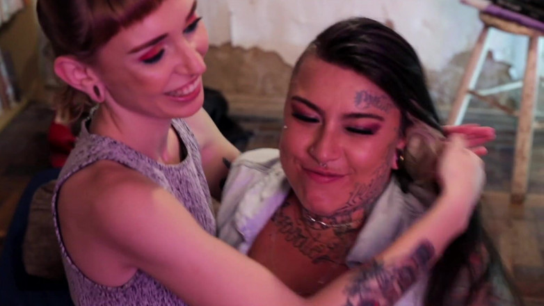 Quente club: Sex în trei lesbian cu fetiș cu picioare