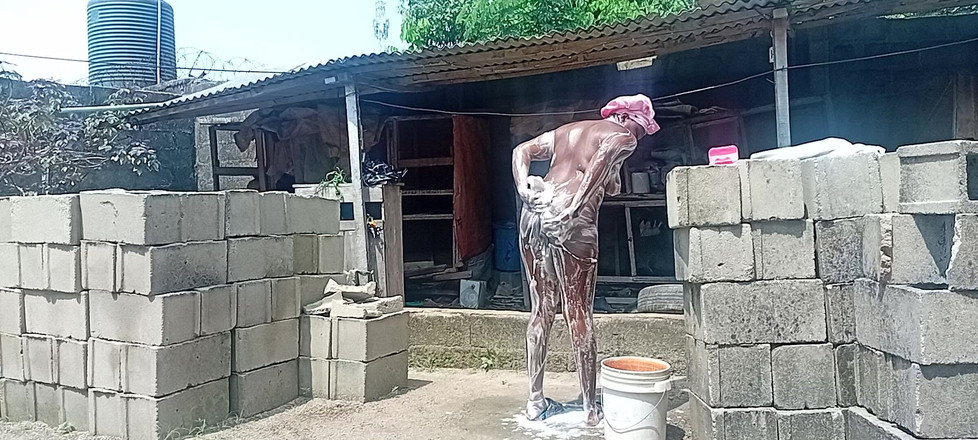 Creamyshuga: Сексуальная деревенская девушка в ванне за пределами комплекса