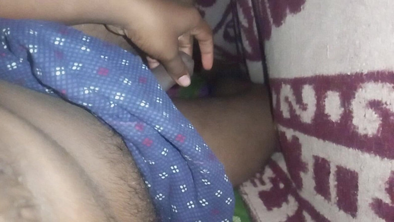 Sweet Indian cock: भारतीय समलैंगिक लड़का आउटडोर मास्टरबेट