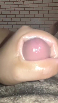 La moglie araba ebano fa una sega ad un grande cazzo rosa arabo
