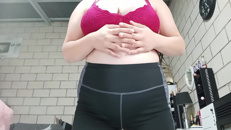 fartingclub01: 쪼이는 레깅스를 입은 후장 따먹기