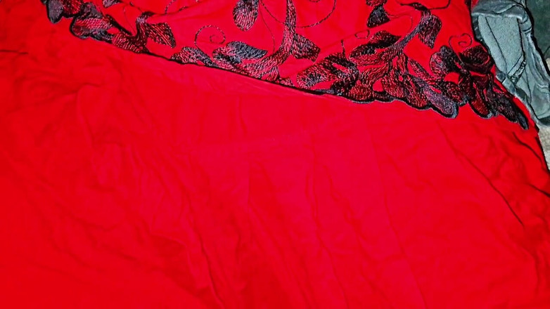 Faryal: 我爱我想要舔我多汁的阴户的流着白浆的阴户？