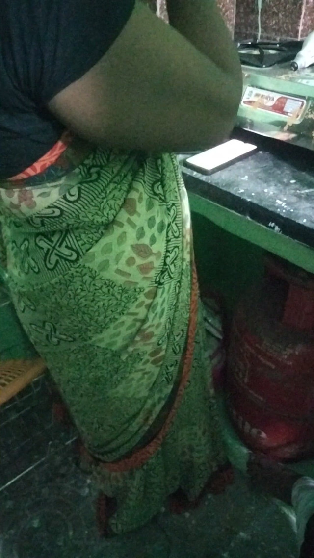 Saree Wearing New Aunty Talking (Tamil lesbian) Saree Wearing New Aunty Talking (Tamil lesbian)