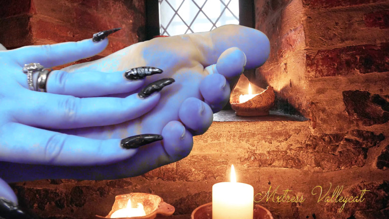 Mxtress Valleycat: Worship my big blue feet