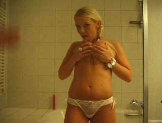 Flash Model Amateurs: Busty chick is pleasuring herself in the bathroom