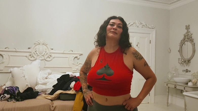 BUSSITDOWNXXX: Latina milf wordt gedeeld door twee grote zwarte lullen
