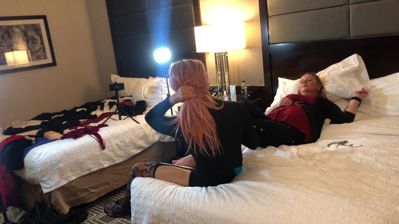 Sissy Bailey Wilde: 被室友女性化为纪律