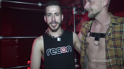 Bareback story at the attack cruising Madrid: La sexy Zac Johnson follada a pelo por Portos XXL