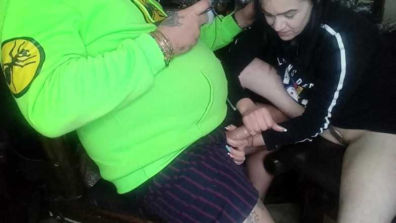 MysticBella: Honí mu s jeho mrdkou nad mýma rukama