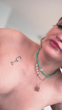 Nina Rox adicta a la lencería sexy