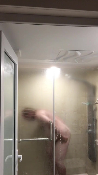 Bigwhitecock: Keseronokan di Bilik Mandi