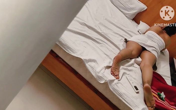 Ushabhabhi69: Sex în baie cu mama vitregă prima dată