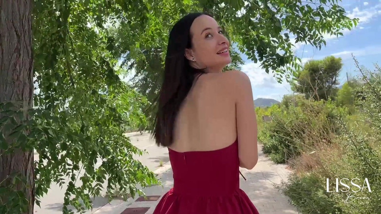 Lissa Brown: Vibrações excessivas em público - trem - ao ar livre - brinquedo