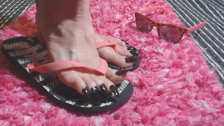 Abby Anna: Super long black nails worn flipflops