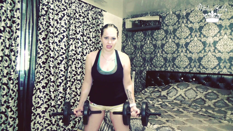 Goddess Misha Goldy: Biceps meydan okuması için 105 ağırlık kaldırma tekrarı!
