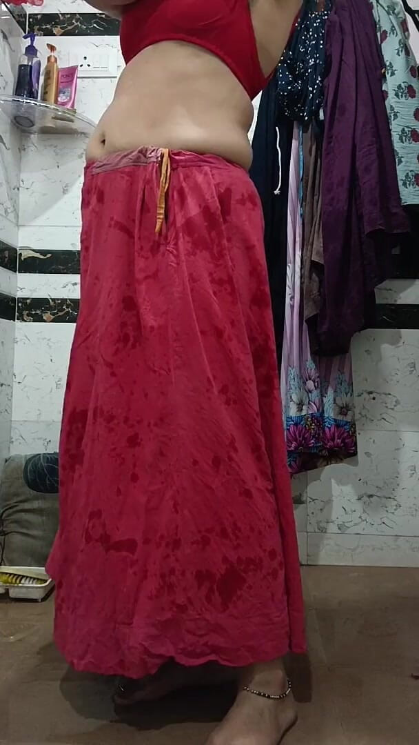 Priyahot77: Priya Bhbai Cur mare în lateral deget