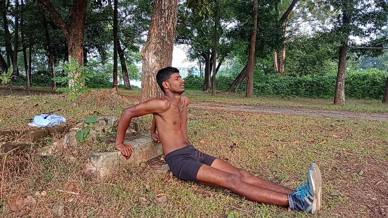 LinearOrnament35: あなたの一口のトレーニングは女の子をあなたの膝の上に置いてください