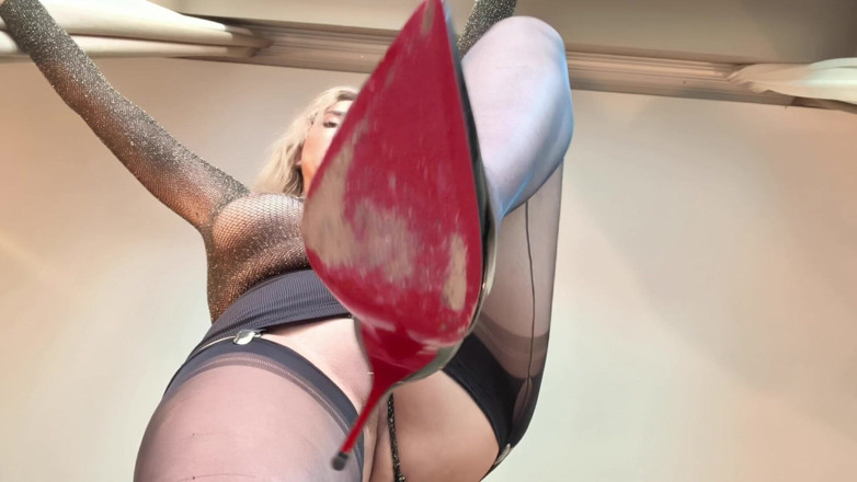 Goddess Lena: Face Destruction