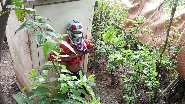 Indian Hijraji: Indiana curtindo e se masturbando lentamente