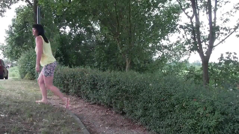 Yvette xtreme: Outdoor Flashing with Yvette Costeau